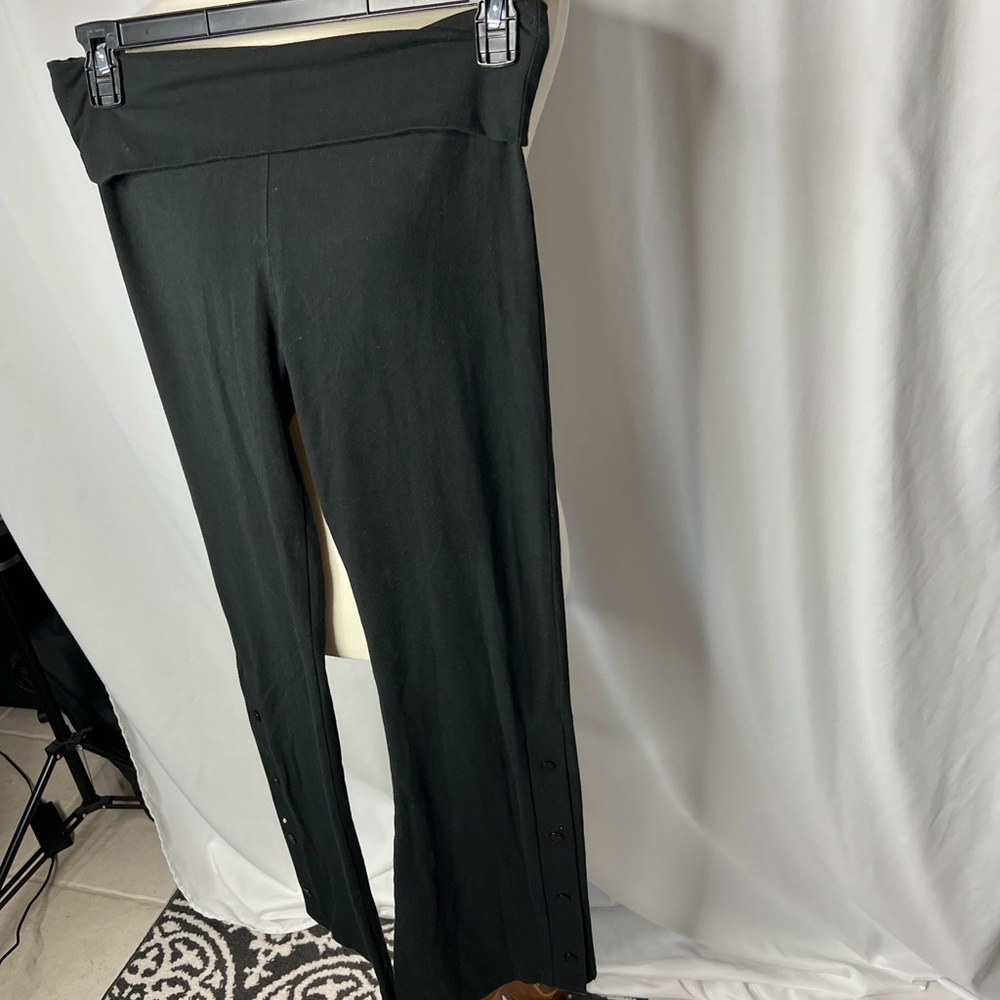 Victoria Sport Button Leggings Black Size M - Picture 3 of 10